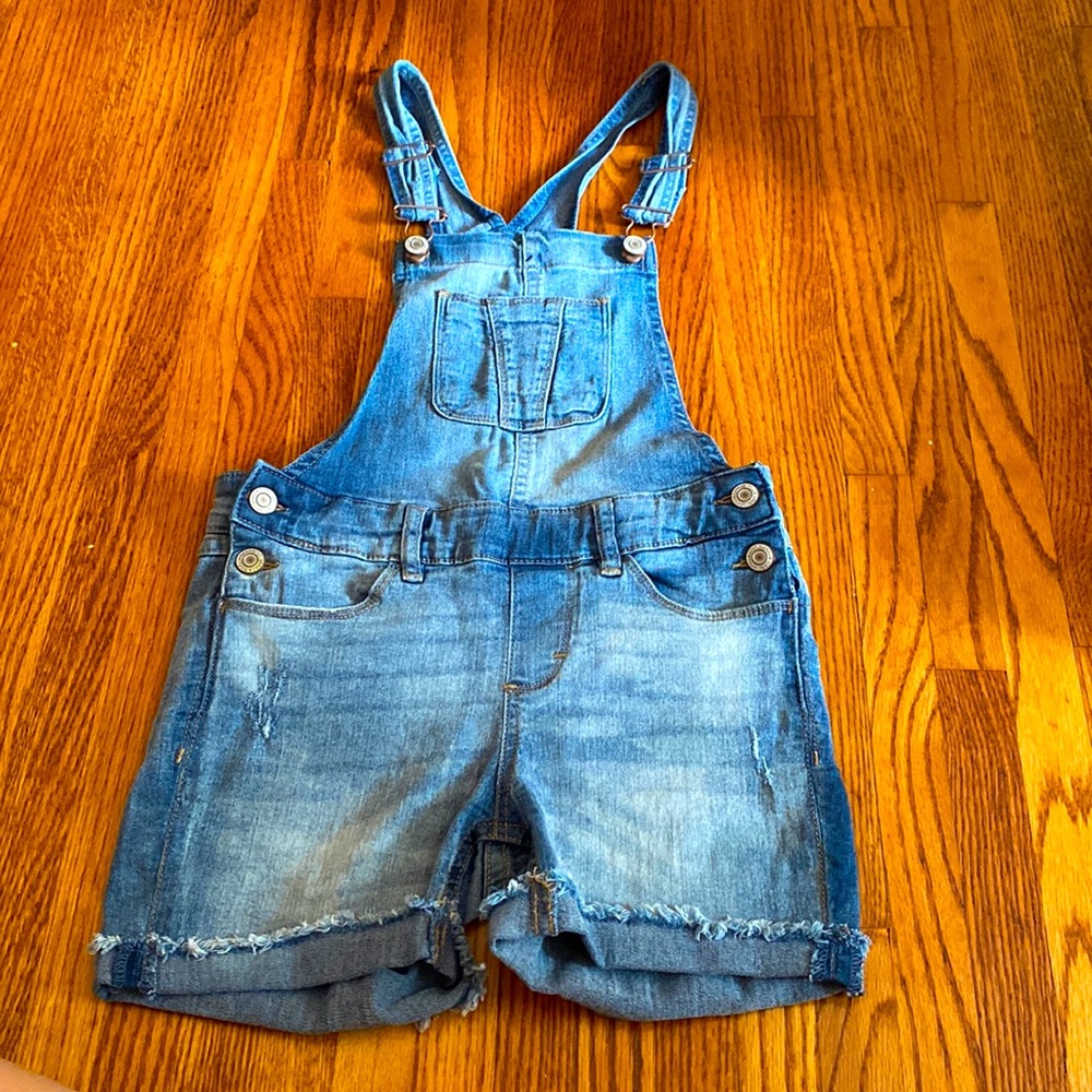 Cute jean overalls for 8 year old girls . It has a lot of pockets cute design